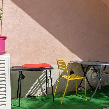Le Petit Nid Des Chutes Lavies Hotel Marseille Exterior photo